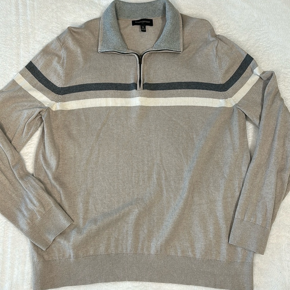 🔘BANANA REPUBLIC Light sweater